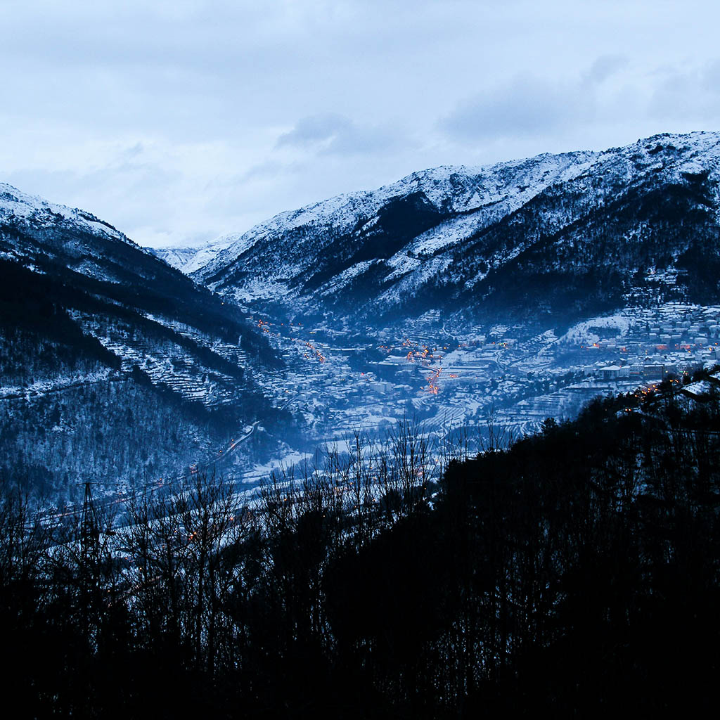 francisco-de-frias-jrzqjtuxcAQ-unsplash-cropSquare-1024px-Manteigas-Inverno-Serra-da-Estrela